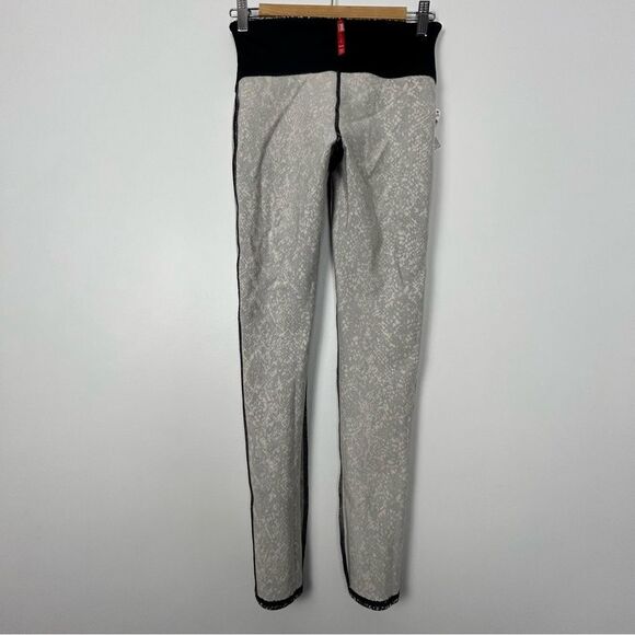 NWOT SPANX Faux Leather Snake Shine Leggings - Picture 4 of 14